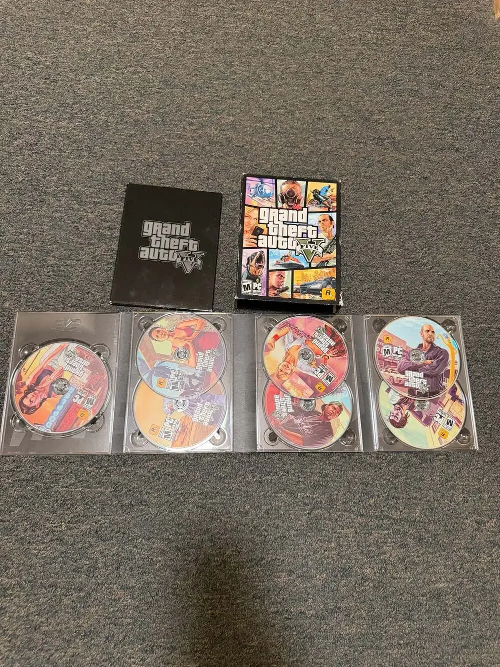 Grand Theft Auto V PC DVD-ROM 7-Disc Set